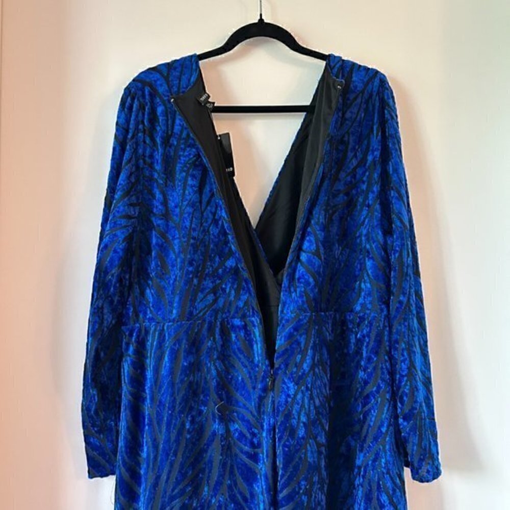 Torrid At The Knee Velvet High Slit Dress Size 24 NWT - Picture 13 of 13